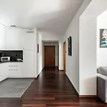 Maraini 15