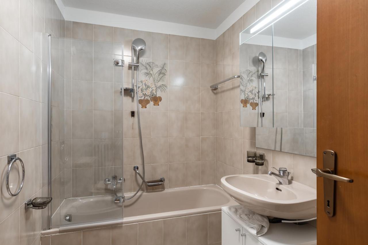 Maraini 15 *